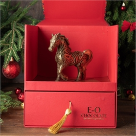 {{productViewItem.photos[photoViewList.activeNavIndex].Alt || productViewItem.photos[photoViewList.activeNavIndex].Description || 'Шоколадный конь с чайными шарами. Чайный набор'}}