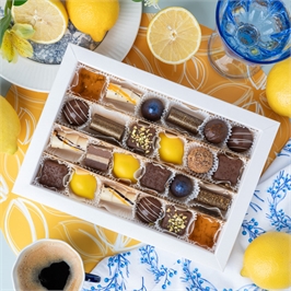 {{productViewItem.photos[photoViewList.activeNavIndex].Alt || productViewItem.photos[photoViewList.activeNavIndex].Description || 'Набор из 24 конфет «Дольче Вита»'}}