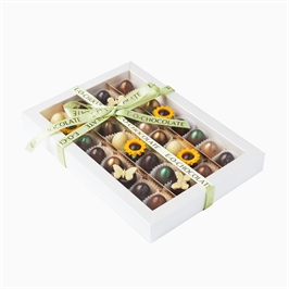 {{productViewItem.photos[photoViewList.activeNavIndex].Alt || productViewItem.photos[photoViewList.activeNavIndex].Description || 'Набор из 32 конфет «Пасха 2026»'}}